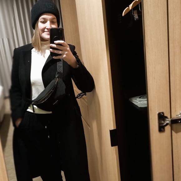 Meet your Posher, Gail - Picture 1 of 1